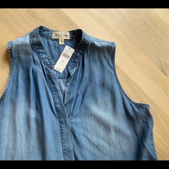 CLOTH AND STONE Chambray V-neck Sleeveless Top - Picture 3 of 6